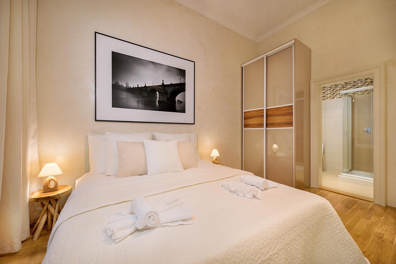 Prague Days - Luxurious Apartments Lesser Town מראה חיצוני תמונה